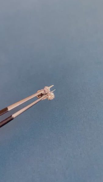 Classy 18ct white gold Toi et Moi diamond nose pin