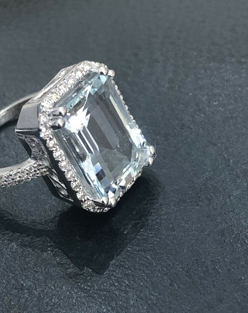 18ct White gold aquamarine diamond ring 