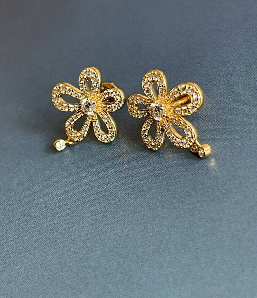 Yellow gold diamond earrings, flower charm 